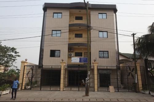 Royal Oaks residence